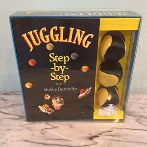 Juggling Step-by-Step Set with Black and Yellow Balls